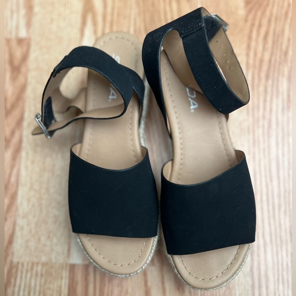 Soda Shoes - Black Espadrille Sandals